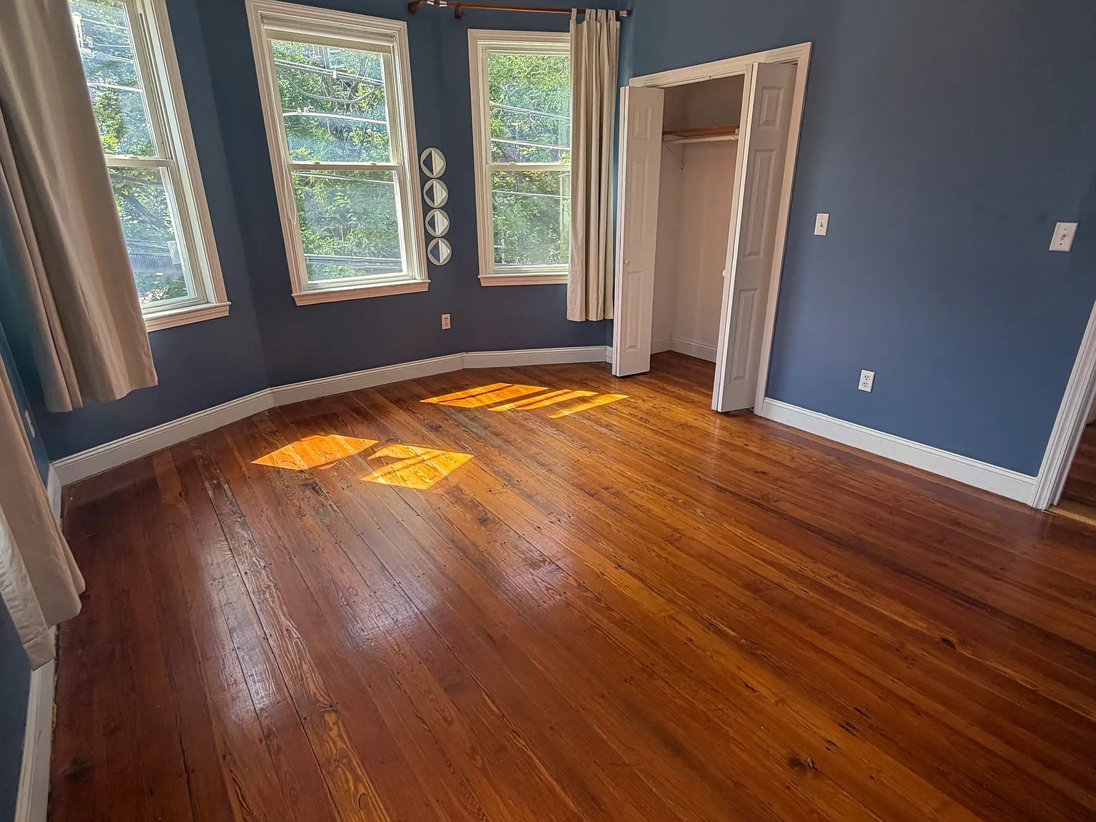 3 bed, $4,000 — Photo 3