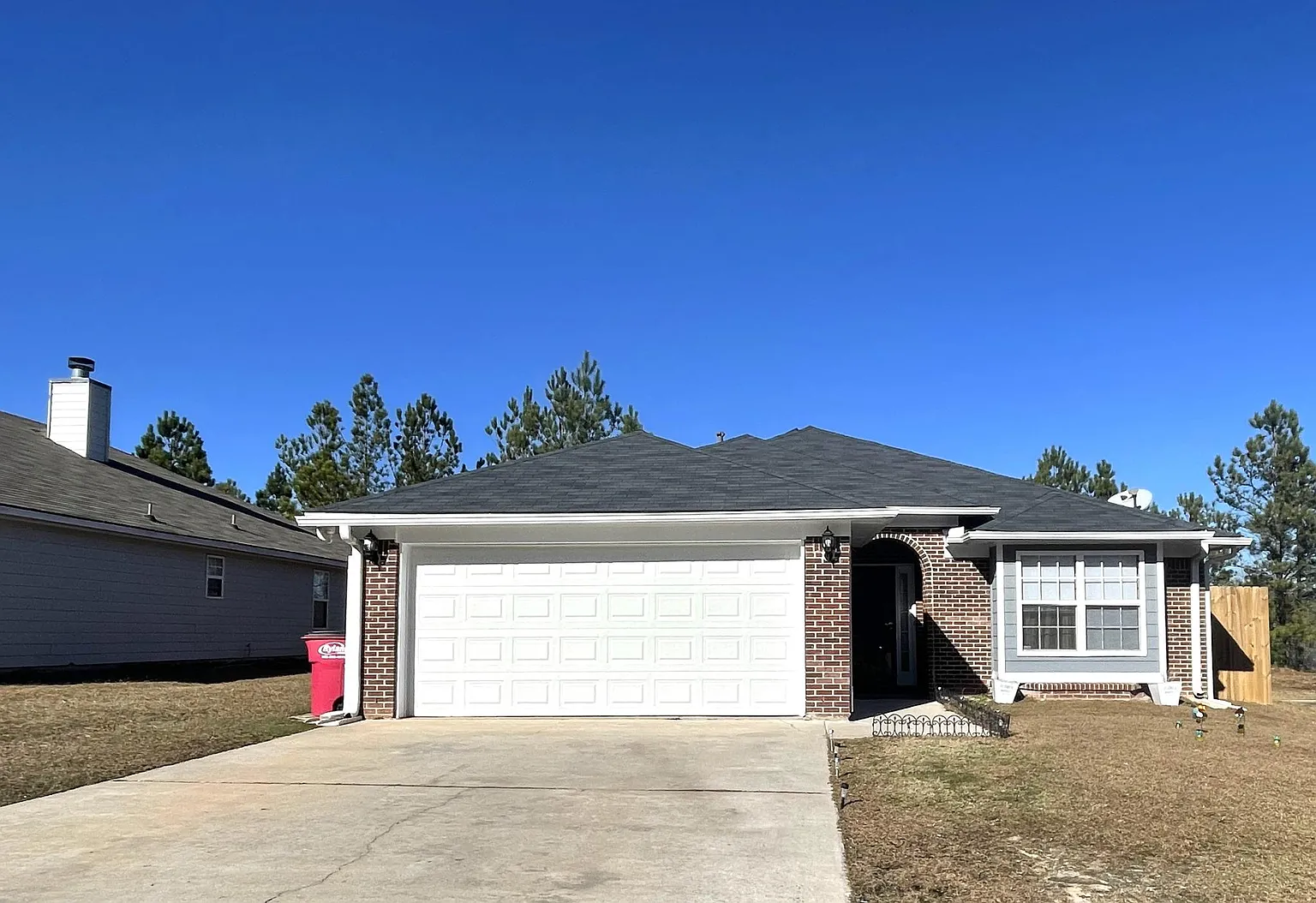 729 Royal Oaks Dr photo 1