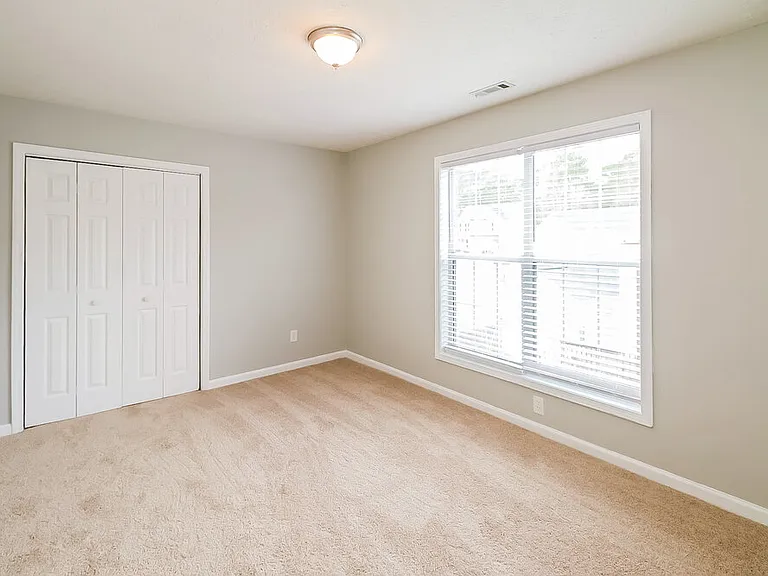 77 Harbour Town Cv — Photo 16