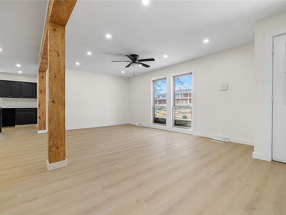 3rd image of 415 Bella Vista St