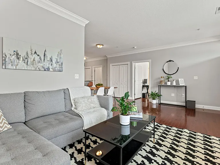 515 W 1st Ave — Photo 7