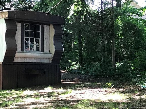 3rd image of 1061 Pine Circle Dr NW