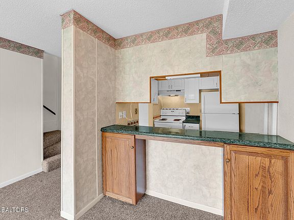 4th image of 7 Wilshire Heights Dr