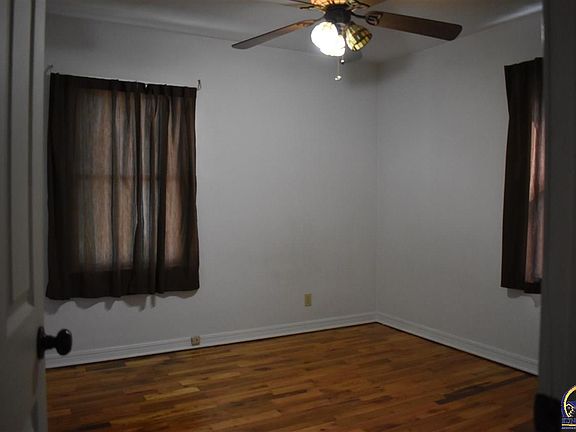 5th image of 212 SW Country Club Dr