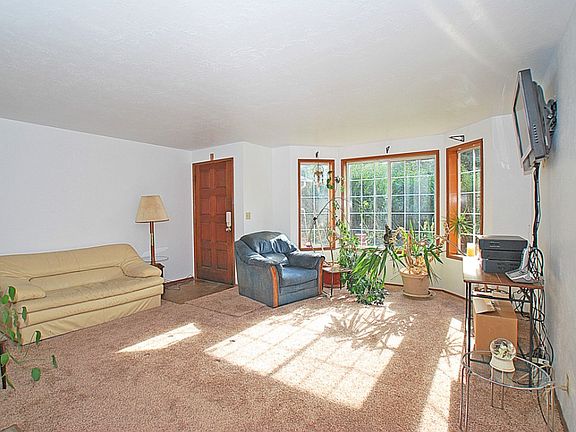 2nd image of 7550 NE Beachwood Ave