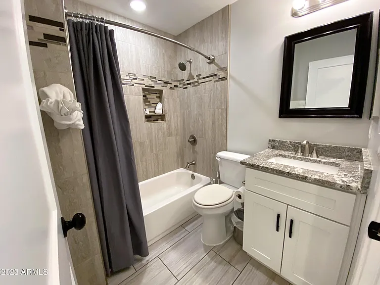 33 N Hobson #A — Photo 8