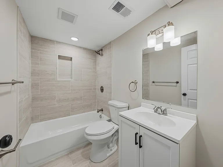 136-138 Elm St #1 — Photo 10