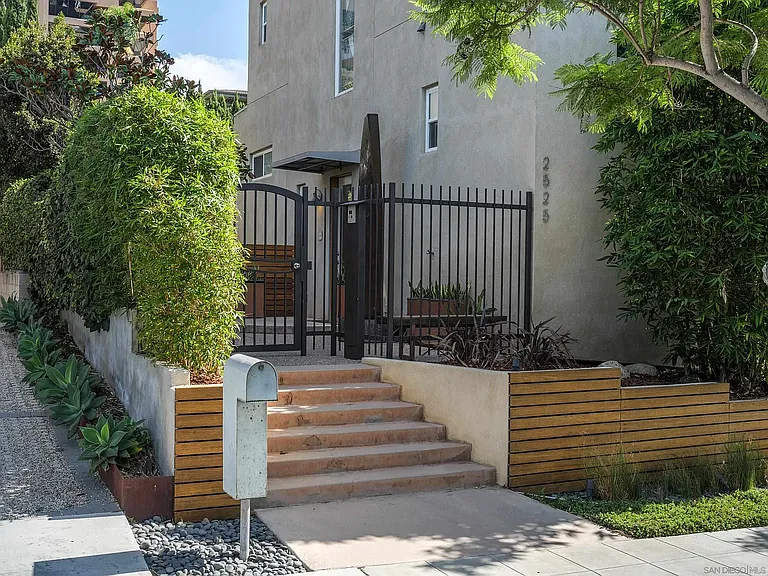 2525 Brant St — Photo 7