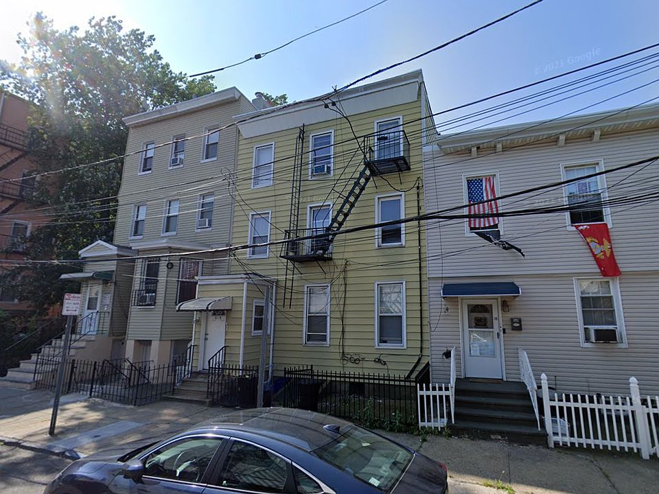 1st image of 13 Crawford St #3