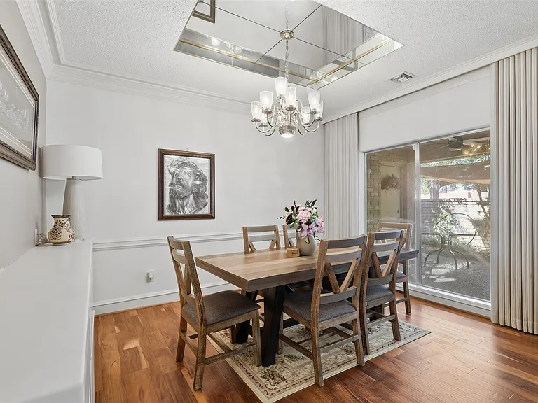 321 Champions Colony St #III — Photo 4