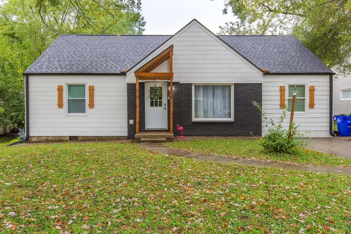 4 bed, 1300 sqft, $2,100 — Photo 1