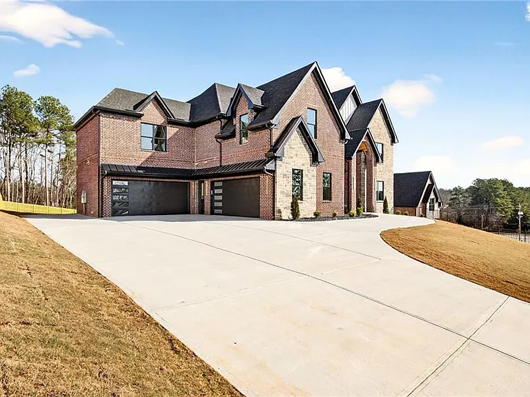 405 Thunder Rd — Photo 3