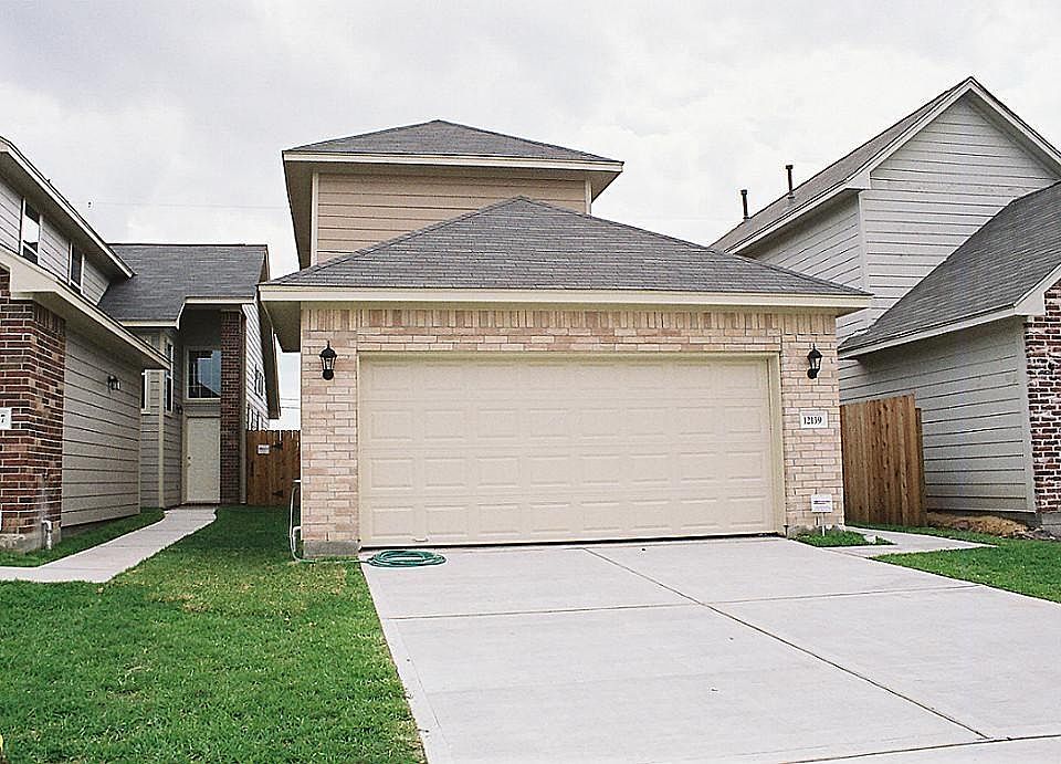 1st image of 12139 Stone East Dr
