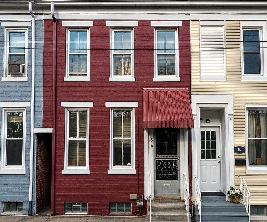 1st image of 18 S Lee St