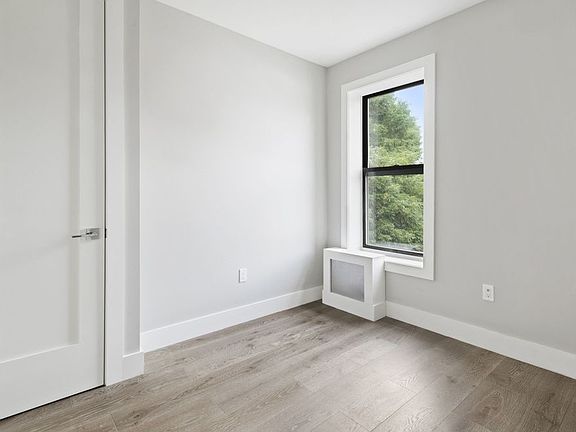 4th image of 228 E 116th St APT 5