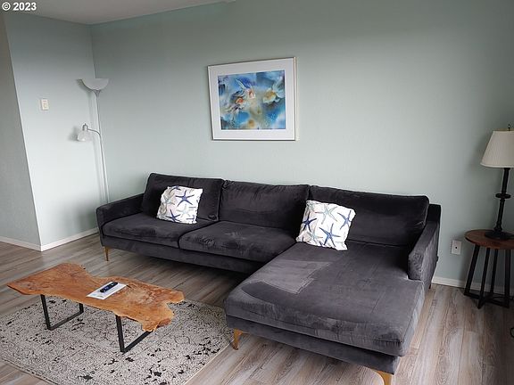 4th image of 1000 SE Bay Blvd #423