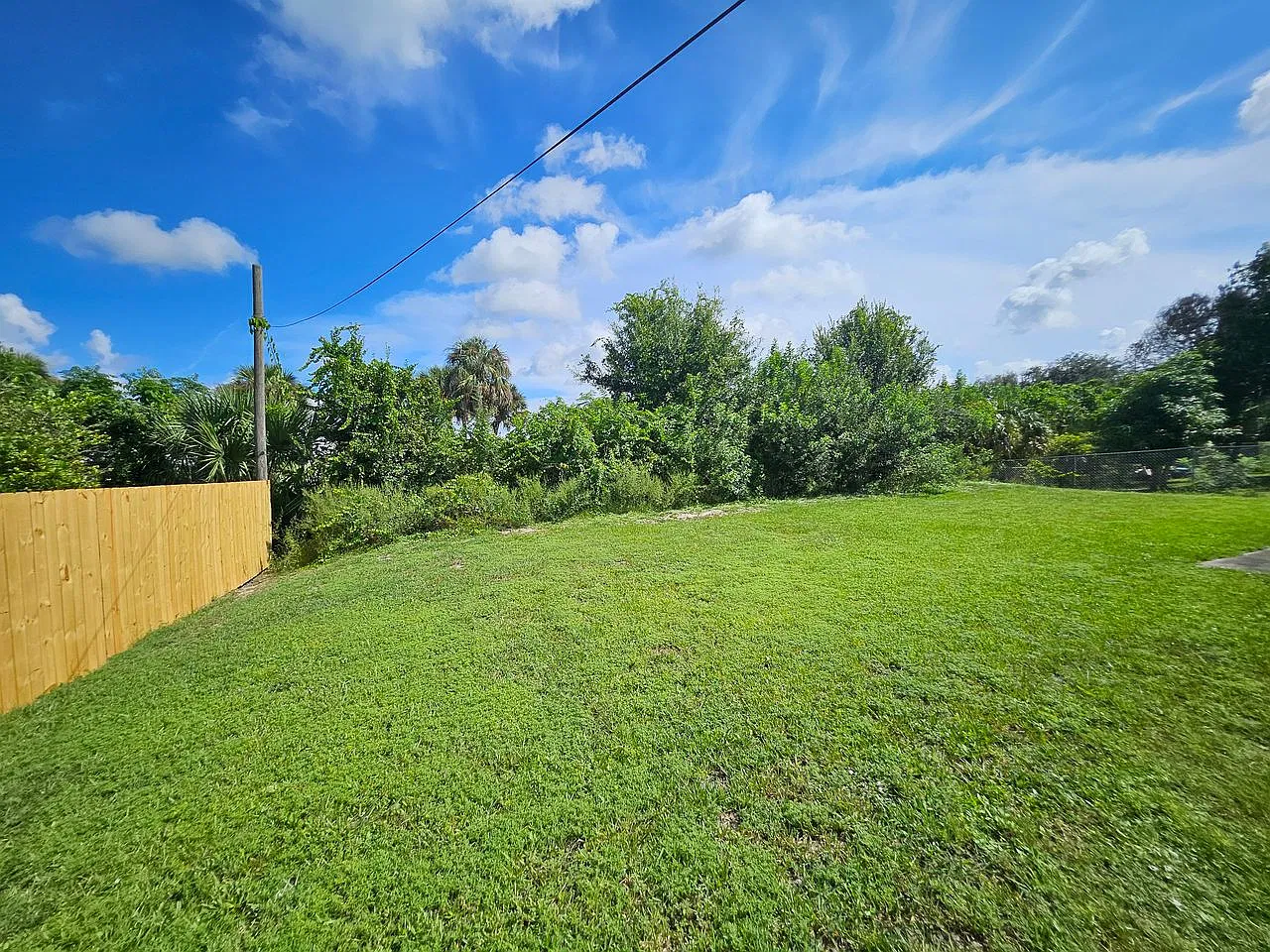 3 bed, 1351 sqft, $1,990 — Photo 4