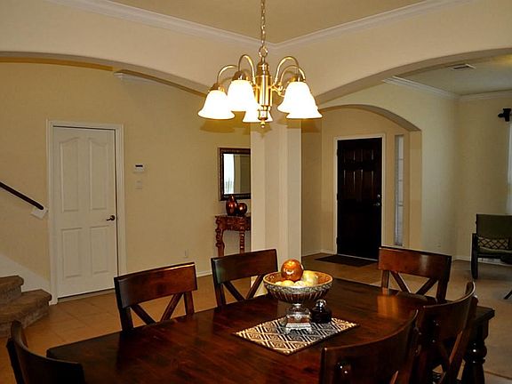 Look at all the character w/these Beautiful Arched Walls