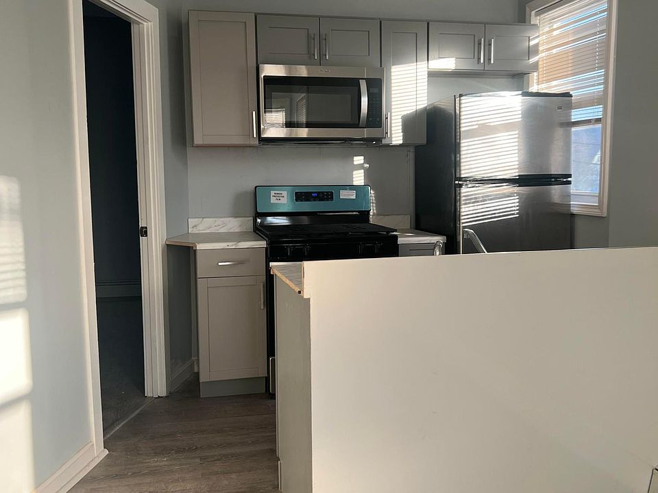 2nd image of 5 Avon St #5