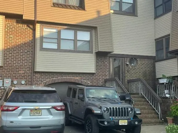 2105 Merrywood Dr, Edison, NJ 08817