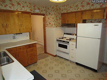 3rd image of 151 Stanford Ave