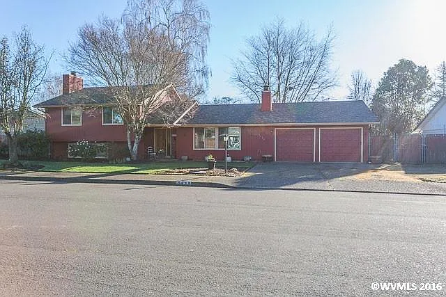 5626 Willapa Ct NE photo 1