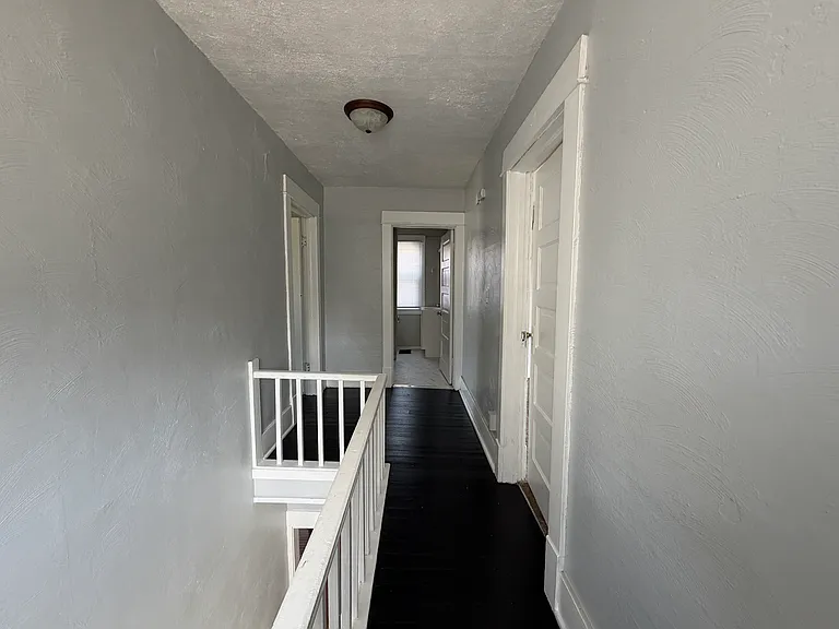 1026 W Grove St — Photo 9