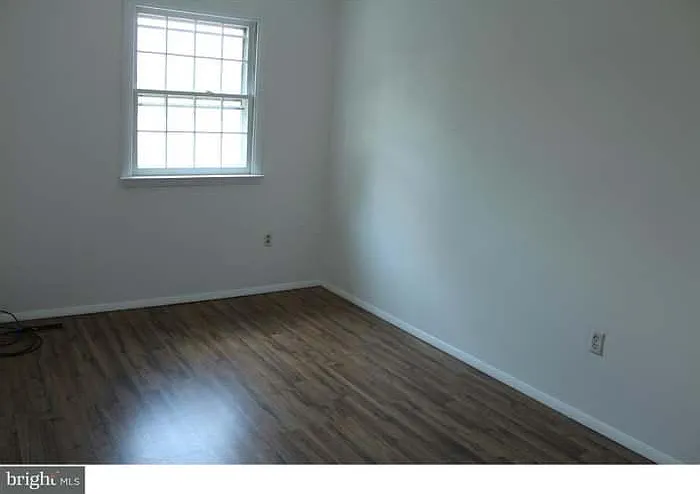 545 W Marshall St — Photo 4