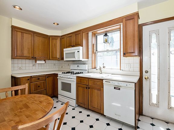 5th image of 6815 Vista Pl
