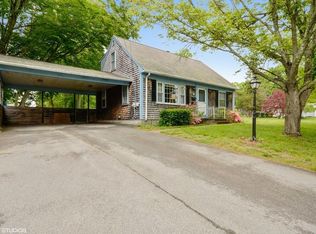 708 Pine Hill Dr, New Bedford, MA 02745
