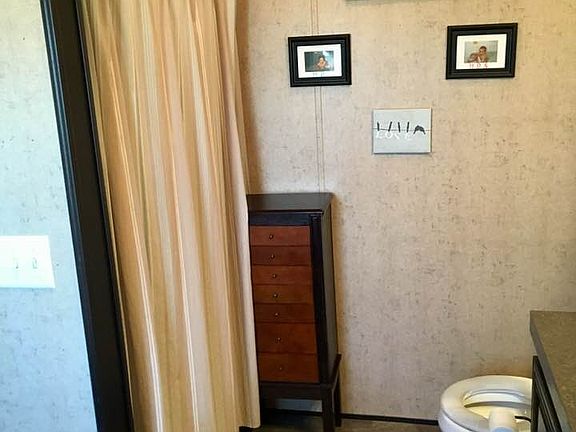 Master bathroom. Shower.