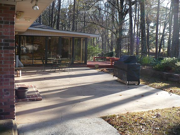 5th image of 5924 Wesleyan Dr N