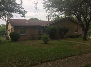 3401 Elm Dr, Grand Prairie, TX 75052
