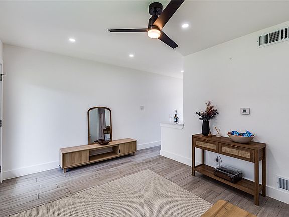 4th image of 1200 E 52nd St APT 204
