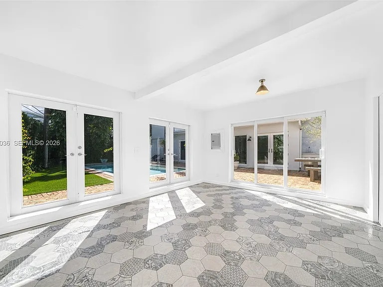 939 W 47th Ct — Photo 36