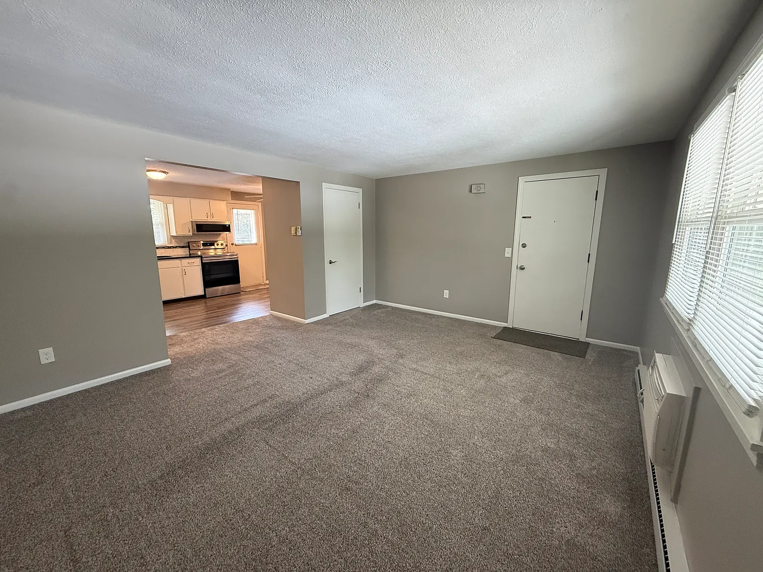 2 bed, 900 sqft, $1,275 — Photo 4