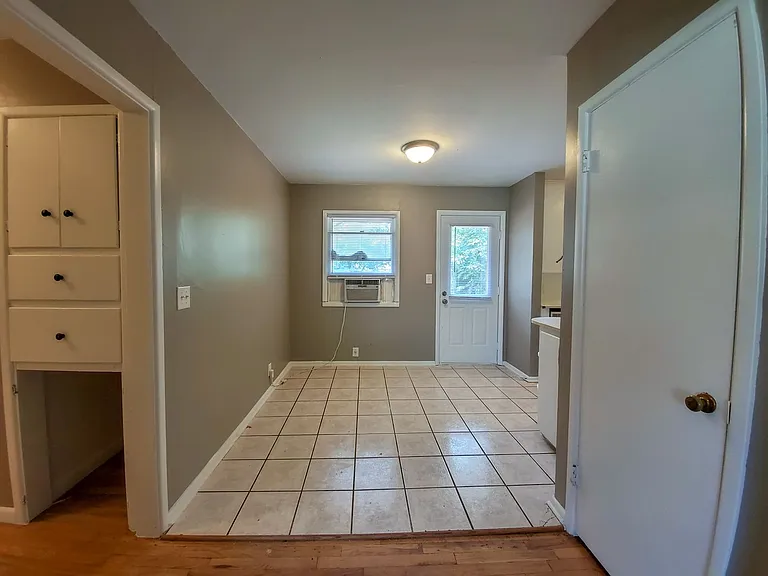 519 E Anna St — Photo 4