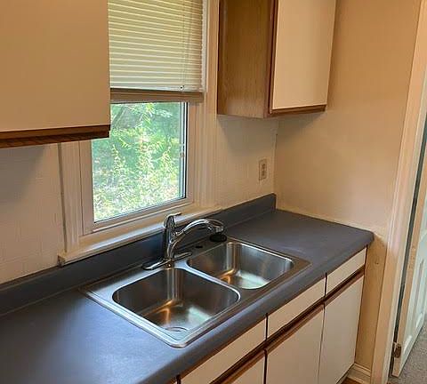 4th image of 314 Jordan St