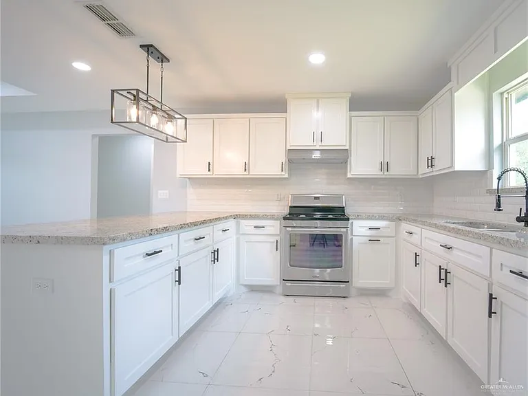 504 San Antonio Cir — Photo 6