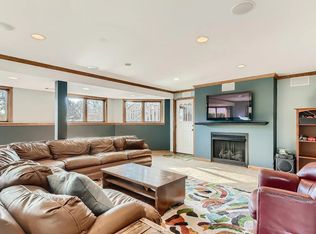 811 Merry Ln, Oak Brook, IL 60523