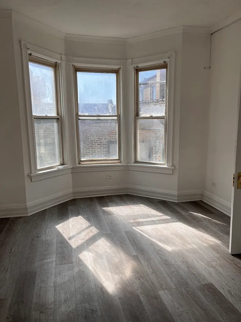 3 bed, $1,800 — Photo 3