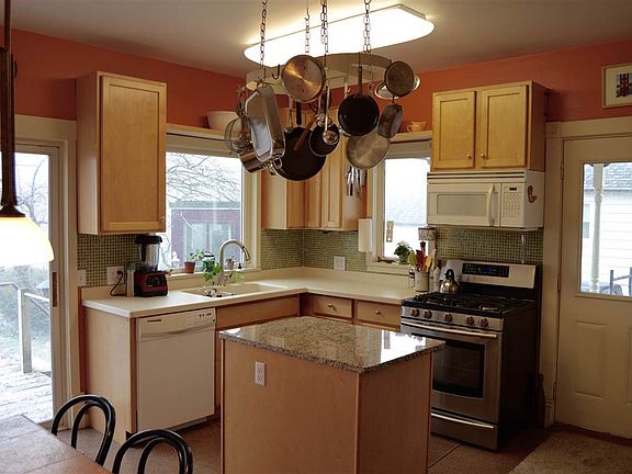 4th image of 124 Highland Ave