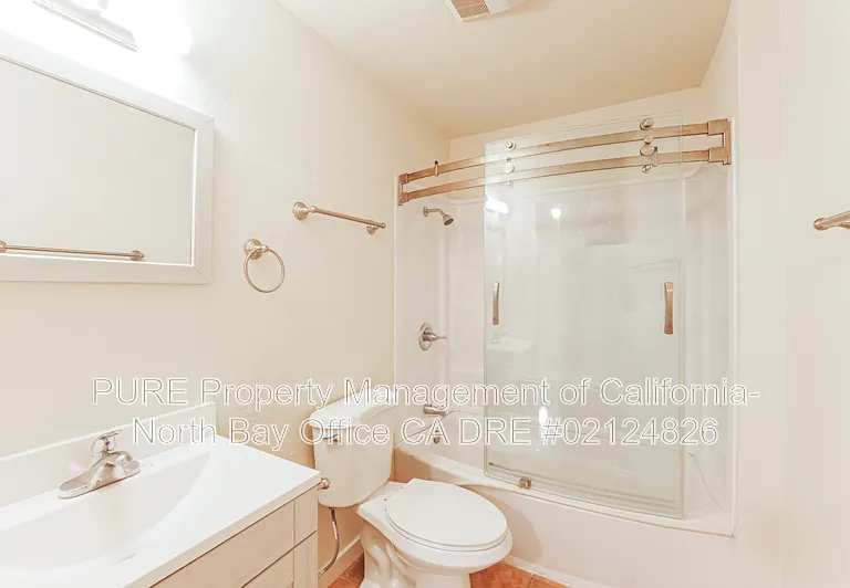 1402 Washington St #2 — Photo 5