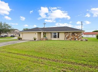 1425 SE 8th Pl, Cape Coral, FL 33990