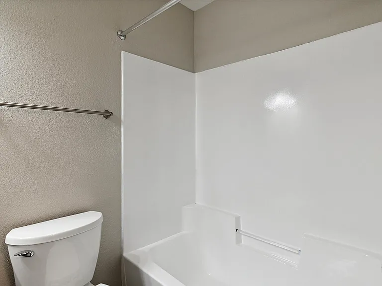 Two Bedroom (Renovated) - 2 Bed / 2 Bath - 897 Sq.Ft.