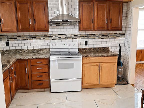 4th image of 1118 Ella St