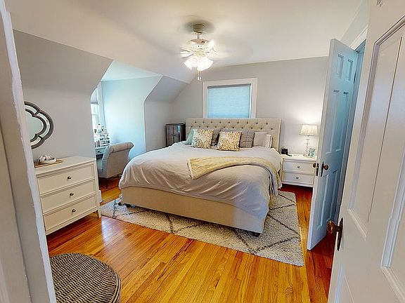 Main bedroom with 2 closets