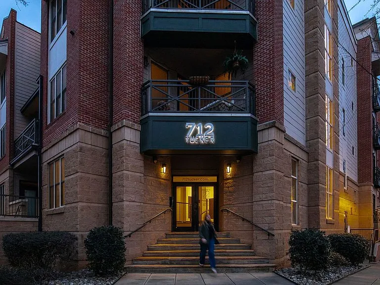 712 Tucker — Photo 3