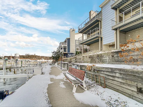 2 Marine Dr APT 6, Michigan City, IN 46360