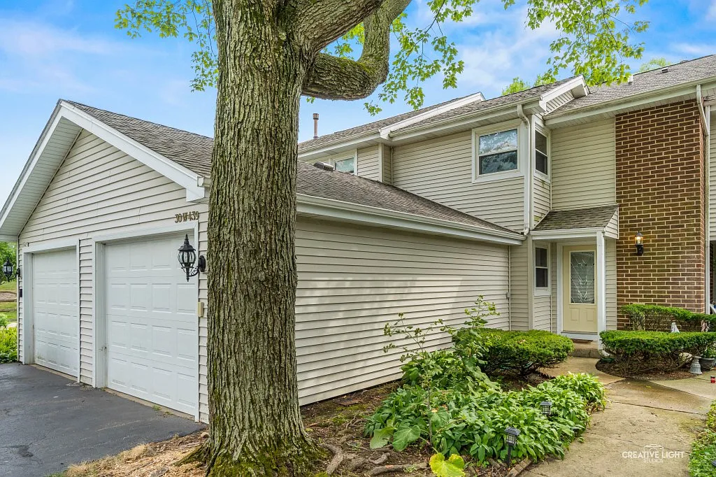 30W439 Fairway Dr photo 1